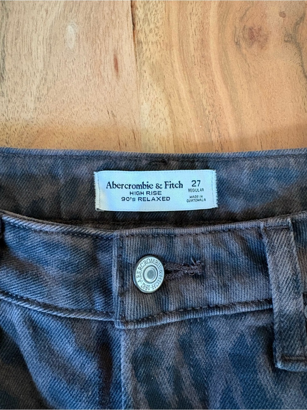 Abercrombie & Fitch Leopard Print High Rise 90’s Relaxed Jeans - Picture 4 of 4